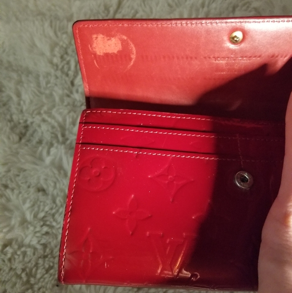 LOUIS VUITTON RED VERNIS MONOGRAM SARAH WALLET - Picture 6 of 11